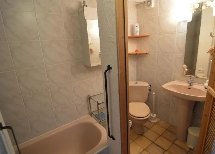 Апартаменты Cosy In With Terrace